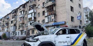 Кровавый удар РФ по Запорожью: более десяти человек ранены, погиб полицейский