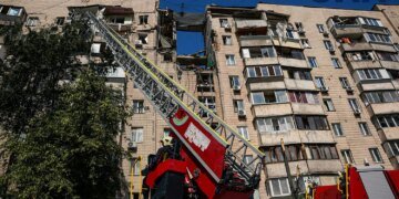 Масований удар рф по Києву та області: 14 загиблих, понад 500 евакуйованих у Вишневому