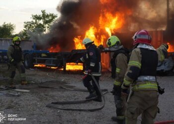 Рятувальники завершили ліквідацію наслідків російської атаки на Одещині, є постраждалі