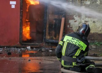 Один из крупнейших НПЗ России подвергся атаке: показаны кадры