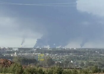 Зеленський про нові ураження російських НПЗ: українські далекобійні санкції сьогодні досягли 1500 км від лінії фронту