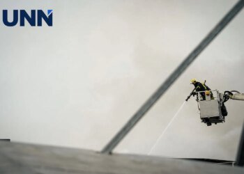 Ворожі дрони впали біля газорозподільної станції і на будівлю біля ринку в Києві, є постраждалі