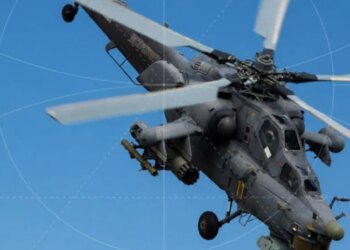 Украинские дроны атаковали российский ударный вертолёт «Ночной охотник» в России. ВИДЕО