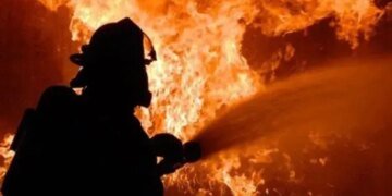 У Подільському районі Києва загорілася адміністративна будівля