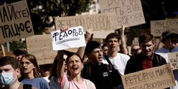Бунт против системы: украинцы заполонили площади городов из-за отставки Федорова и требуют жестких кадровых решений. ВИДЕО