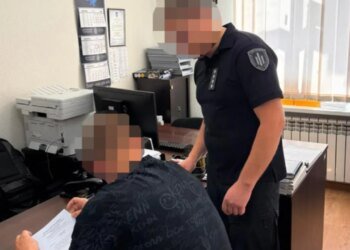 В Полтаве полицейский сломал руку мужчине во время доставки в ТЦК