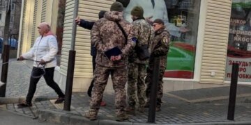«Увидели удостоверение ветерана — и выбросили на дороге»: в Ровенской области разгорелся скандал с ТЦК