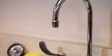 Киянам не підвищать тариф на воду до 90 грн, але платіжка зросте – КМДА