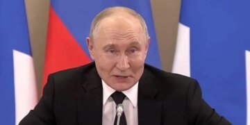 “Россия не начинала войну”, – Путин оправдывался перед моряками за поражения на фронте. ВИДЕО