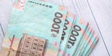 Минимальная зарплата не изменится: что будет с пенсиями и субсидиями