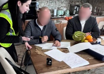 Екснардепа судитимуть за самовільне зайняття землі та будівництво на березі Дніпра