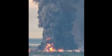 Зеленский подвел итоги ночных ударов: завод в Кирове, нефтяной объект и операция по логистике РФ