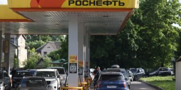 Производство бензина в России покрывает лишь 65% спроса после ударов ВСУ, – Reuters