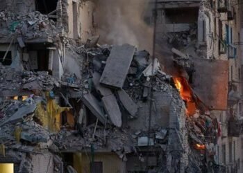 У Києві зростає кількість загиблих: рятувальники працюють другу добу без зупинки