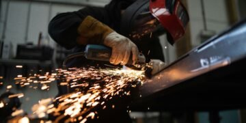 Шукаємо надійну основу для каркасного будівництва: ЛСТК у МеталікаПрофіль