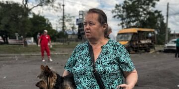 “Прилет” в людное место, есть погибшие и 17 ранены: как выглядят Сумы после ударов КАБами
