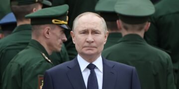 Путін кидає майже половину бюджету РФ на війну проти України, – ГУР