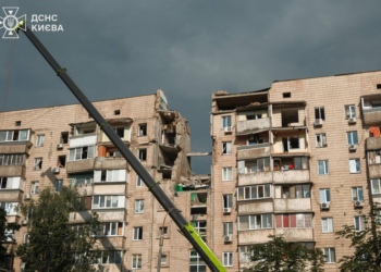 Друга доба без сну: в Києві цілодобово тривають рятувальні роботи, – ФОТО