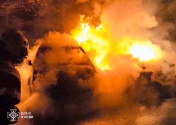Токсичне забруднення посеред вулиці в Києві: що сталось, – ФОТО