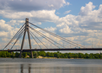 Обмеження на три дні: в Києві заблокували рух над водою, – ФОТО