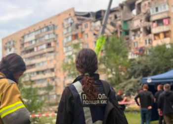 Великі черги і правоохоронний контроль: в Києві розгорнули спеціальний штаб