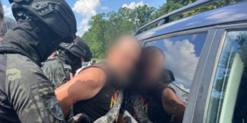 Мішки артилерії і тисячі доларів: поліція Київщини розкрила шахрайську схему