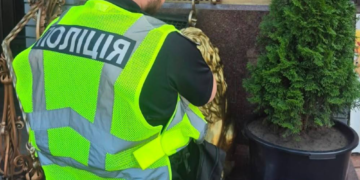 Загроза вибуху: в Києві поліція оточила заклад громадського харчування