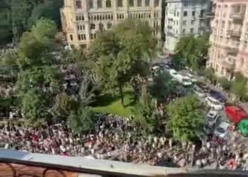 Суспільний вибух у Києві: звільнення Федорова викликало масові акції та спротив військових