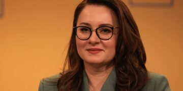 Зеленский наградил Свириденко орденом после ее отставки