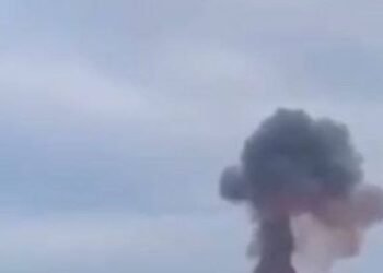 Небезпека просто біля будинків: у Києві уламки дронів впали за двома адресами