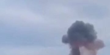Небезпека просто біля будинків: у Києві уламки дронів впали за двома адресами