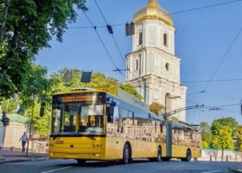 Святкові заходи змінять рух транспорту в Києві: що буде з тролейбусами