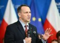 Сікорський закликав обговорити можливість збиття російських ракет над Україною