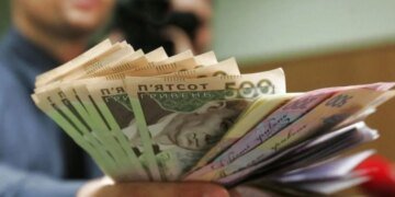 Зарплата с задержкой или раз в месяц: когда работодателю грозят штрафы