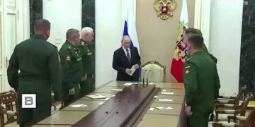 Путин переназначил командующих на фронте: подробности. ВИДЕО