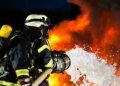 Ворожа атака на Київ: пожежі в Голосіївському та Оболонському районах, горять резервуари з паливом