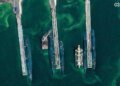 Россия прячет подводные лодки под сетками даже за тысячи километров от фронта