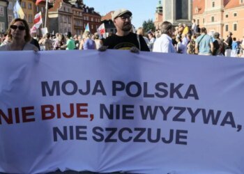“Моя Польша не бьет”: по стране прокатились акции против нападений на украинцев. ФОТО