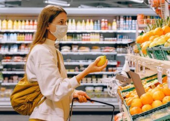 Удары по складам сказываются и на кошельках: товары могут подорожать на 20%