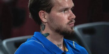 З’явився усміхненим і готовим обійматися – у “Челсі” помітили зміну в поведінці Мудрика після дискваліфікації