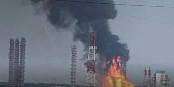 Понад 2000 км до цілі – українські військові уразили нафтохімічний комбінат у тюменській області