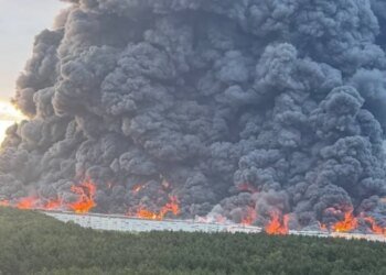 Двойной разгром в Подмосковье: дроны уничтожили мегасклад Wildberries и комплекс в Домодедово. ВИДЕО