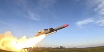 Украинские ракеты «Фламинго» выжигают цели в глубоком тылу РФ и провоцируют панику на оборонных заводах. ВИДЕО