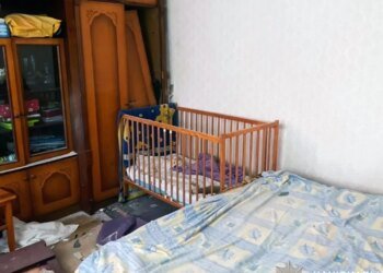 Снаряд от дрона влетел в окно и приземлился в кроватке ребенка в Херсоне. ФОТО