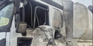 Украинский дрон перед атакой “заглянул” в кабину российского водителя на трассе в Крым
