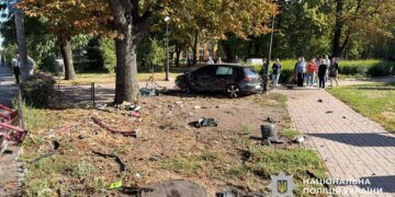 ДТП на зупинці у Києві: голова МВС показав кадри моменту зіткнення