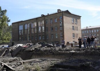 Патрульні показали перші хвилини після удару рф по Києву