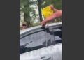 В Курортном переулке Одессы мужчину в автомобиле заблокировали и залили газом. ВИДЕО