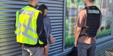 У Києві затримали росіянку, яка організувала втечу чоловіків за кордон за $9 тисяч
