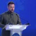 У Зеленского сбиты руки: что заметили соцсети на официальном празднике. ФОТО